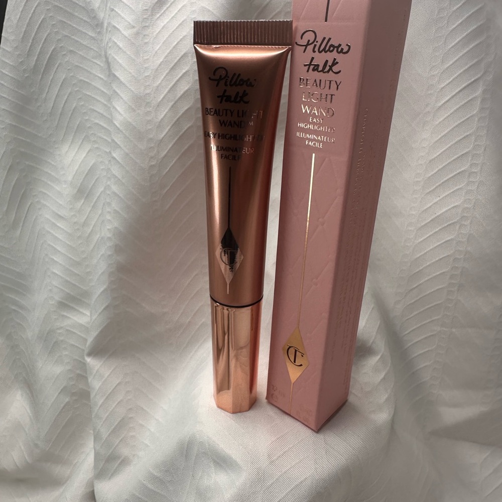 Charlotte Tilbury pillow talk beauty light wand easy highlighter